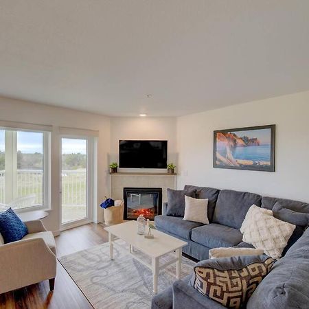 Beach Please-Updated Home With Ocean Views Лонг Бийч Екстериор снимка