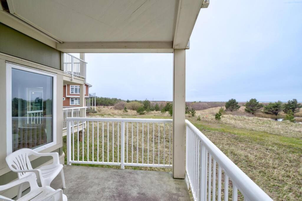 Beach Please-Updated Home With Ocean Views Лонг Бийч Екстериор снимка