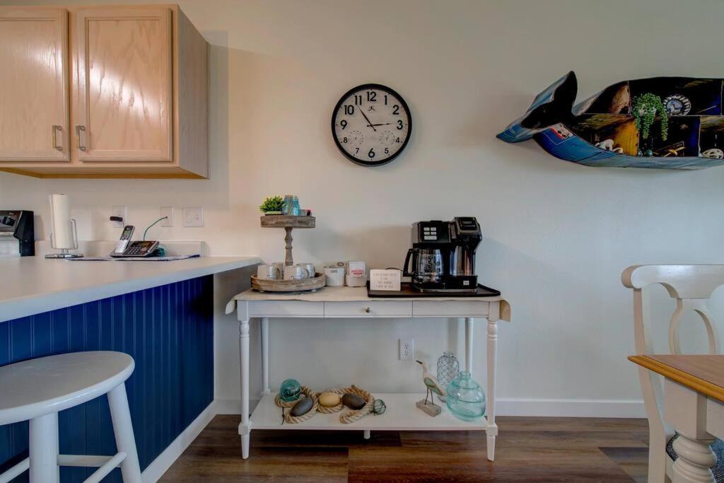 Beach Please-Updated Home With Ocean Views Лонг Бийч Екстериор снимка