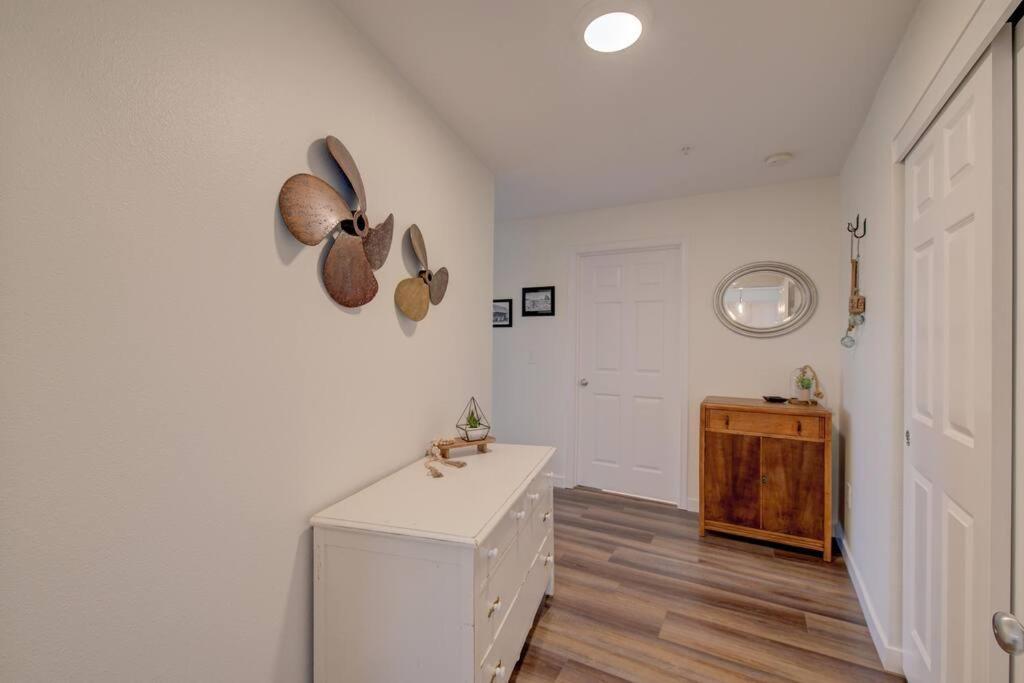 Beach Please-Updated Home With Ocean Views Лонг Бийч Екстериор снимка