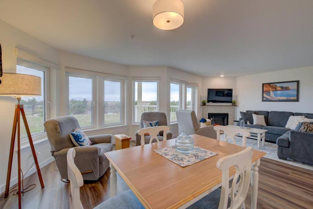 Beach Please-Updated Home With Ocean Views Лонг Бийч Екстериор снимка