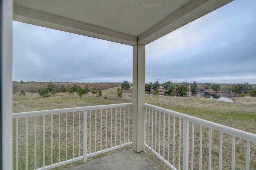 Beach Please-Updated Home With Ocean Views Лонг Бийч Екстериор снимка