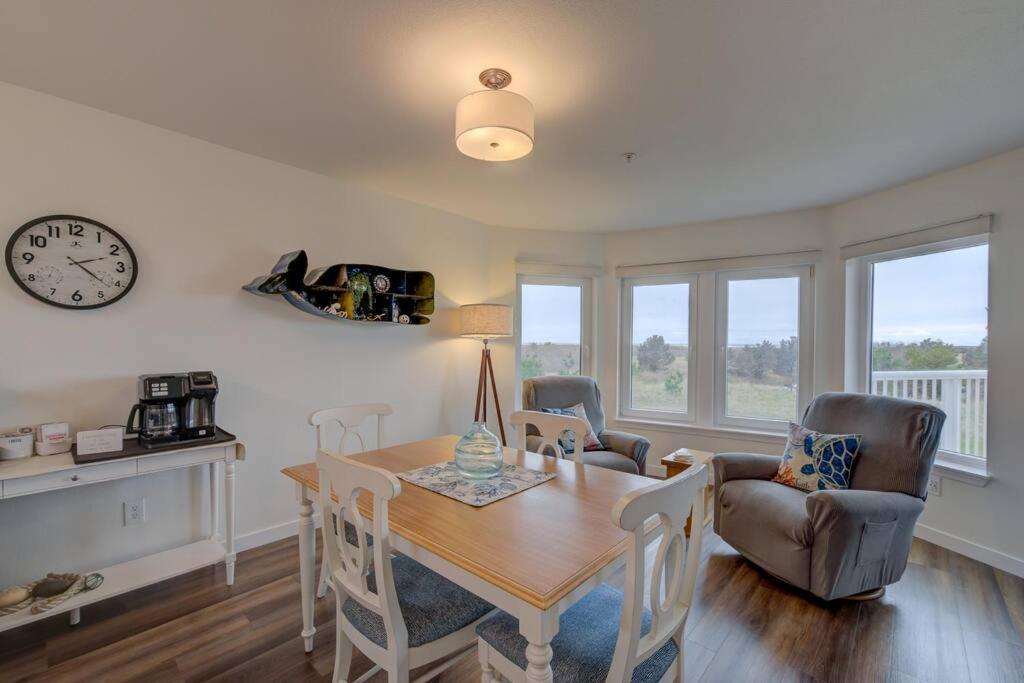 Beach Please-Updated Home With Ocean Views Лонг Бийч Екстериор снимка